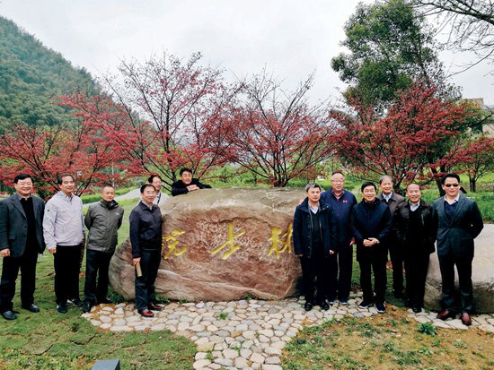 中國科學(xué)院秦大河等13位院士安吉行.jpg